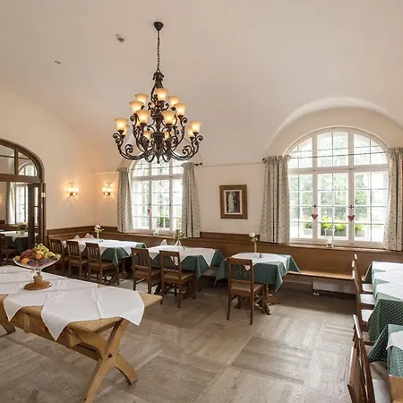 Отель Schlossgut 3*